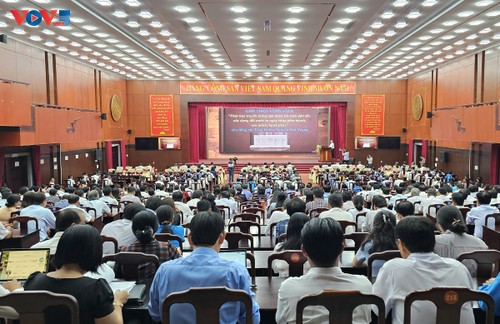 Celebran masiva conferencia en Soc Trang sobre libro de líder del PCV - ảnh 1
