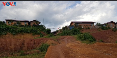Das neue Leben der Einwohner im Dorf Muong Nhe 2 - ảnh 1