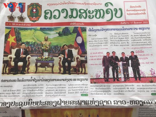 老挝媒体继续深深报道越南国会主席对老挝进行的正式友好访问 - ảnh 1