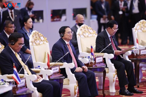 Premierminister Pham Minh Chinh nimmt an Aktivitäten im Rahmen der ASEAN-Konferenzen teil - ảnh 1