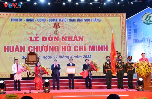 Premier de Vietnam asiste al 30 aniversario del restablecimiento de la provincia de Soc Trang - ảnh 1