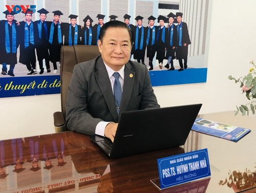 El maestro Huynh Thanh Nha y su afán permanente de educar - ảnh 1