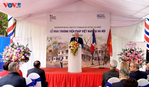 Gérard Larcher à l'inauguration des nouveaux locaux de l’Institut français de Hanoï - ảnh 1