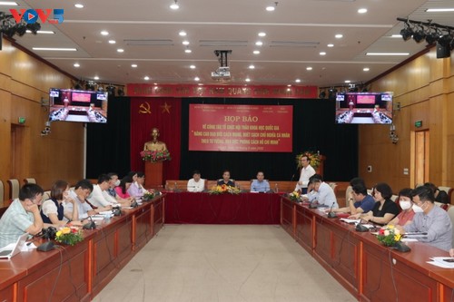 Symposium national en l’honneur du 132e anniversaire du Président Hô Chi Minh  - ảnh 1