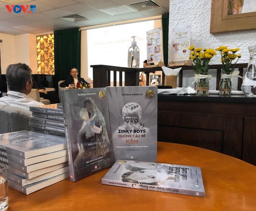Những giọng nói không tưởng của Svetlana Alexievich: Những tác phẩm lừng lẫy của văn học Nga hiện đại đến với bạn đọc Việt - ảnh 1