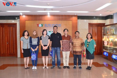 Chương trình Phát thanh tiếng Indonesia: Nhịp cầu hữu nghị kết nối  nhân dân hai nước Việt Nam và Indonesia - ảnh 3