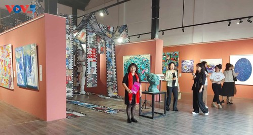 Hai họa sĩ Việt tham gia Bienale nghệ thuật quốc tế Thanh Đảo lần 6 - ảnh 3