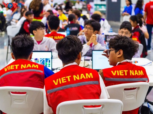 Đội tuyển STEM Việt Nam đoạt 3 giải lớn tại cuộc thi rô-bôt lớn nhất thế giới - ảnh 1