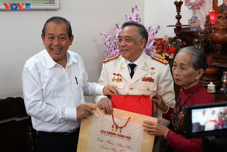  Gobierno vietnamita revisa desarrollo socioeconómico de Ca Mau - ảnh 1