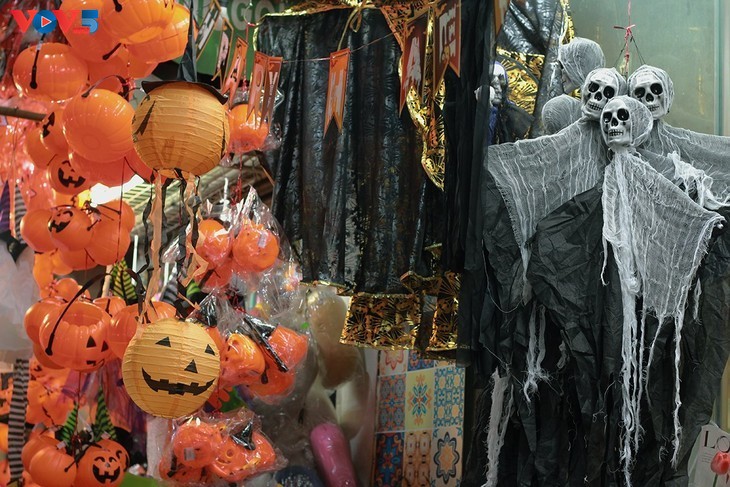 El ambiente de Halloween llega temprano a Hanói - ảnh 8