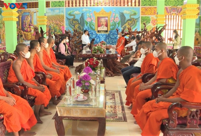 Fête Chol Chnam Thmay : vœux aux Khmers à Bac Liêu et Soc Trang  - ảnh 1