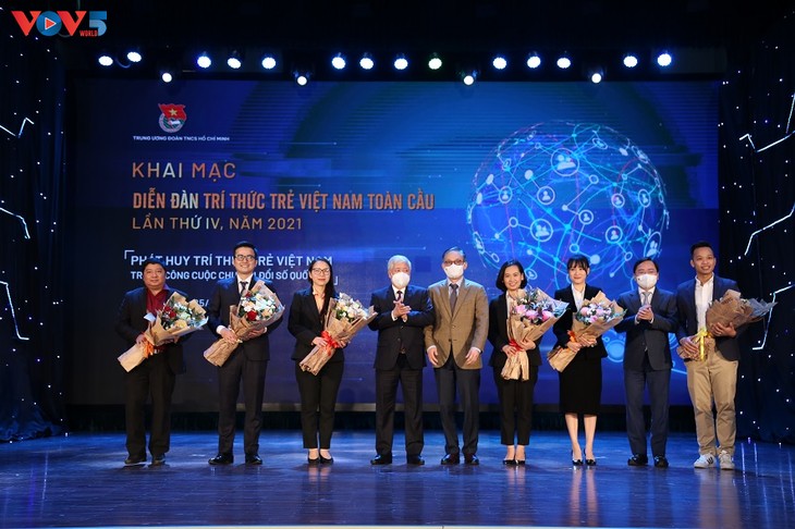 4th Global forum of young Vietnamese intellectuals opens - ảnh 1
