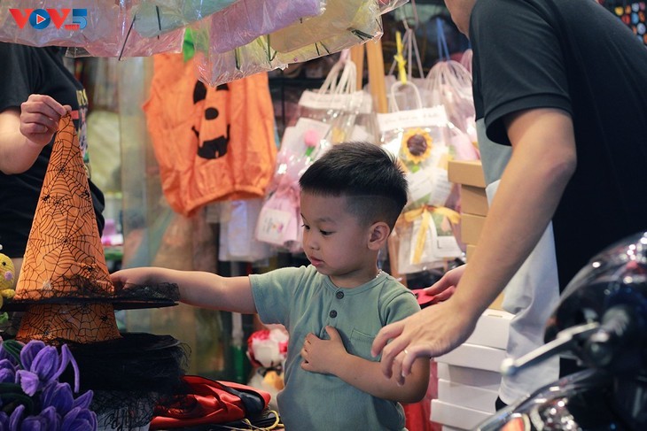 Ambiance d’Halloween à Hanoi - ảnh 13