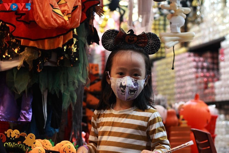 Ambiance d’Halloween à Hanoi - ảnh 14