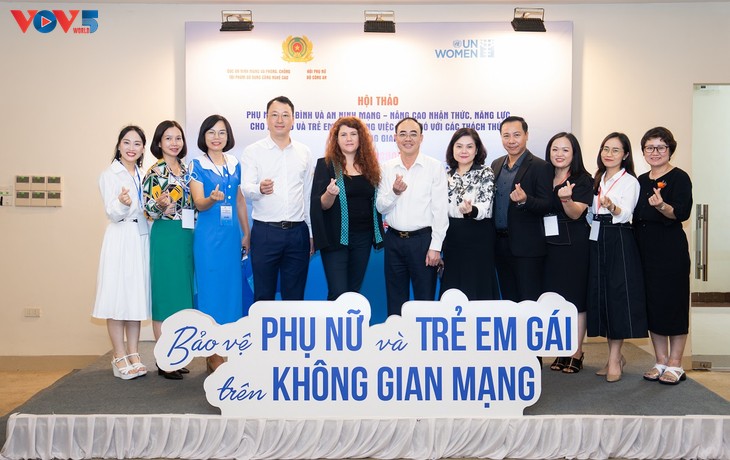 Ninh Binh workshop teaches women, girls how to handle cyberspace challenges