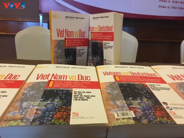 Vorstellung des Buchs „Vietnam und Deutschland – nachhaltige Entwicklung im Kontext des globalen Wandels“ - ảnh 1