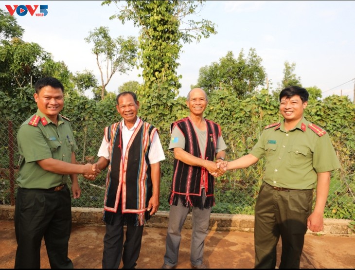 Provinz Gia Lai fördert die Rolle der Respektspersonen der ethnischen Minderheiten - ảnh 1