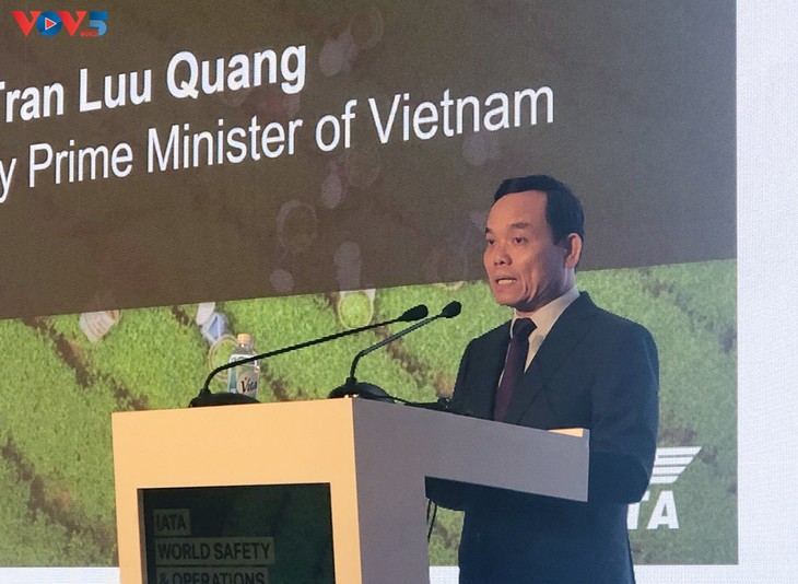 Deputi PM Tran Luu Quang: Vietnam Tetapkan Keamanan Penerbangan sebagai Tugas yang Teramat Penting  - ảnh 1