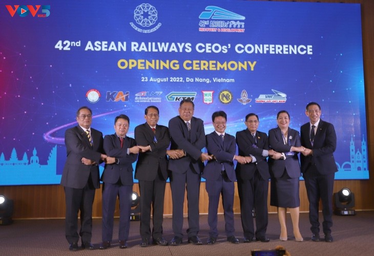 Upacara Pembukaan Konferensi ke-42 Dirjen Perkeretaapian ASEAN        - ảnh 1