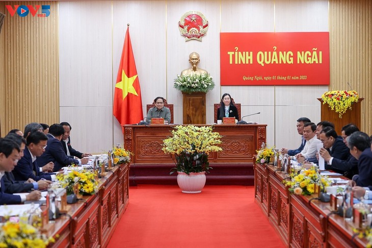 Premierminister Pham Minh Chinh tagt mit Leitern der Provinz Quang Ngai - ảnh 1
