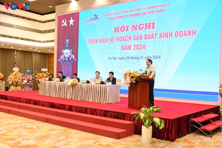 팜 민 찐 총리, 2024년 베트남 철도 공사의 임무 전개 회의 참석 - ảnh 1