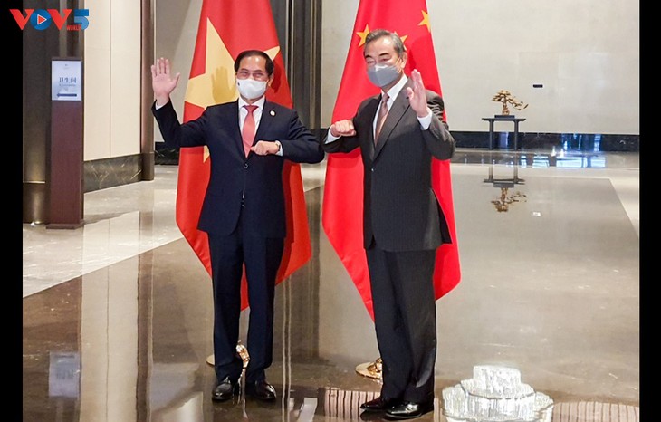 Dorong Hubungan Vietnam-Tiongkok Terus Berkembang Sehat dan Stabil - ảnh 1