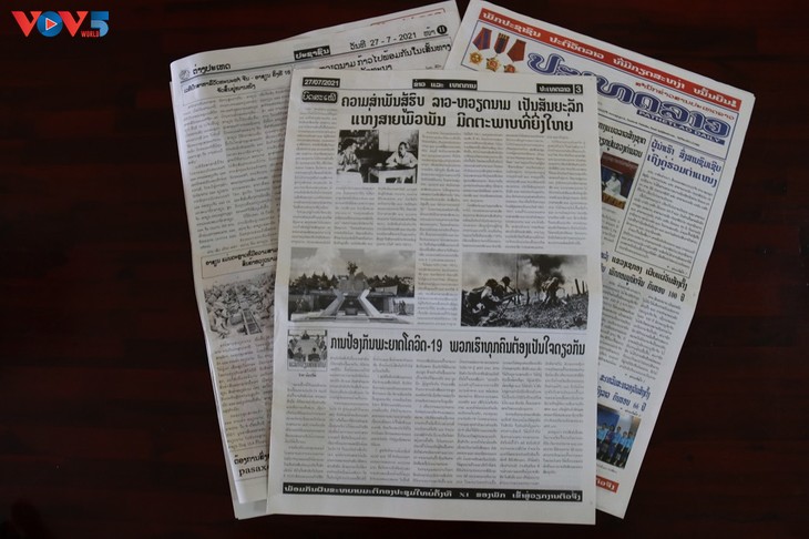 Media Laos Apresiasi Jasa Besar yang Diberikan Tentara Sukarela dan Pakar Vietnam - ảnh 1