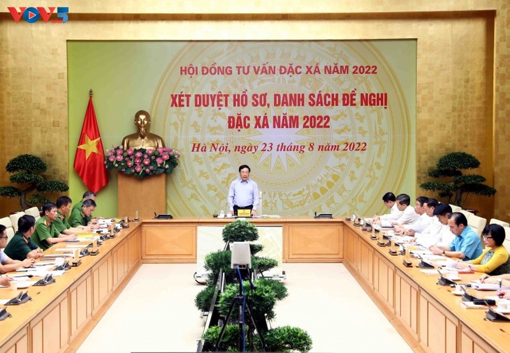 Deputi Harian PM Pham Binh Minh: Peninjauan dan Pengesahan Daftar Remisi Perlu Dilakukan Secara Ketat, Transparan, Sesuai dengan Hukum - ảnh 1