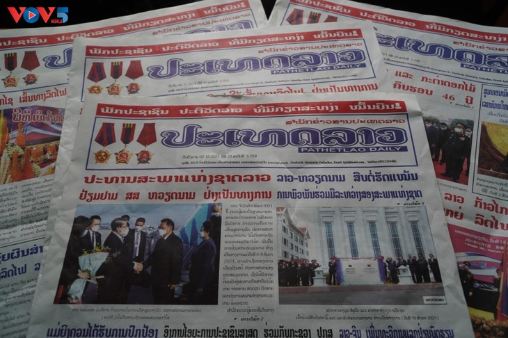 Lao papers feature ongoing Vietnam visit by NA President  - ảnh 1