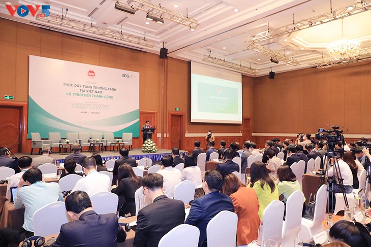 Green economy will contribute 300 billion USD a year to Vietnam’s GDP by 2050 - ảnh 1