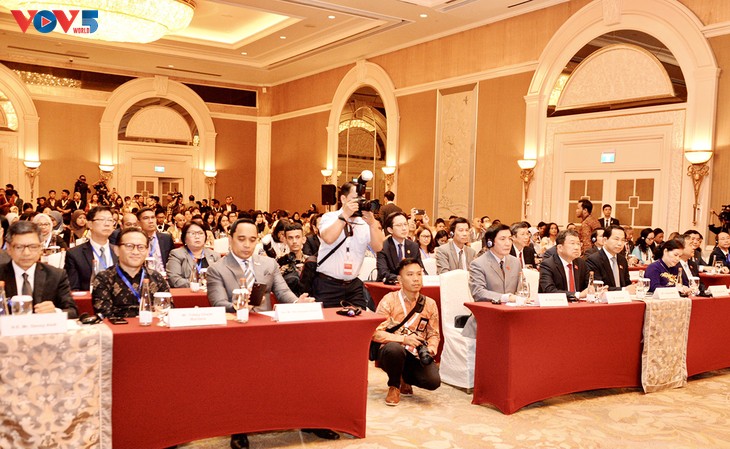Vuong Dinh Huê au Forum sur le partenariat stratégique Vietnam-Indonésie - ảnh 2