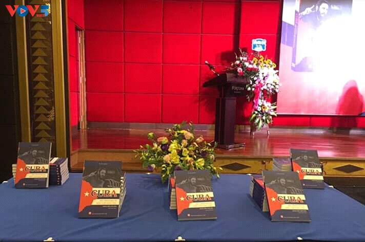 Presentación en Hanói libro de autora vietnamita sobre lucha de Cuba por la independencia nacional  - ảnh 2