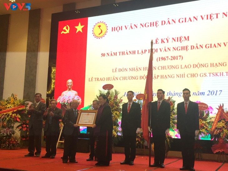 Memperingati ultah ke-50 hari berdirinya Asosiasi Kesenian Rakyat Vietnam - ảnh 1