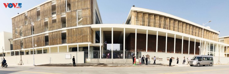 Édouard Philippe inaugure le nouveau bâtiment du Lycée français Alexandre Yersin - ảnh 2