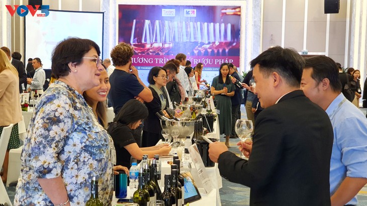 Le Vietnam, un marché prometteur pour les vins et des spiritueux français - ảnh 3