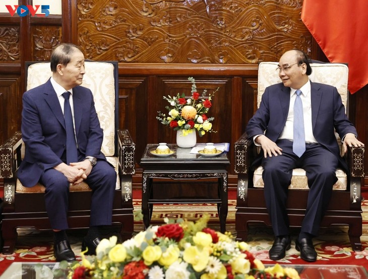 越南国家主席阮春福希望韩国企业继续考虑扩大对越投资 - ảnh 1