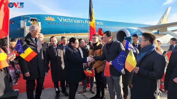 越南政府总理范明政出席东盟-欧盟建交45周年纪念峰会并对比利时进行正式访问 - ảnh 1