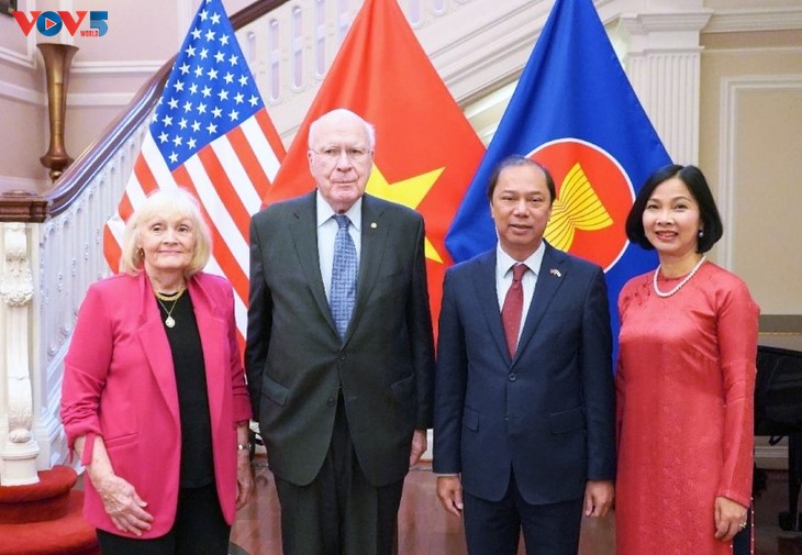 Senatspräsident Patrick Leahy will mehr Austausch zwischen jungen Leuten Vietnams und der USA - ảnh 1