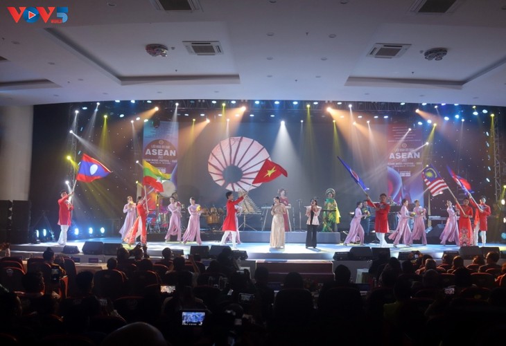 Über 200 Künstler aus dem In- und Ausland beteiligen sich am ASEAN-Musikfestival 2022 - ảnh 1