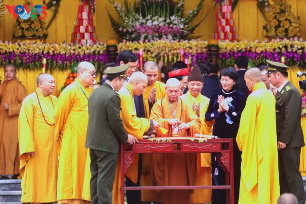 Selar Raja Buddhis Tran Nhan Tong di gunung suci Yen Tu - ảnh 15