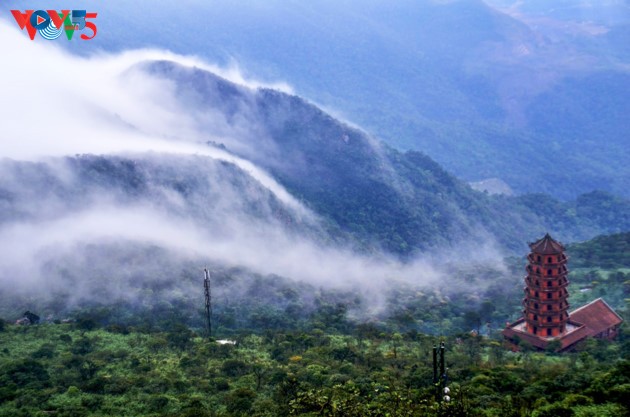 Selar Raja Buddhis Tran Nhan Tong di gunung suci Yen Tu - ảnh 3