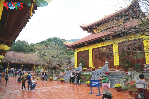 Selar Raja Buddhis Tran Nhan Tong di gunung suci Yen Tu - ảnh 8