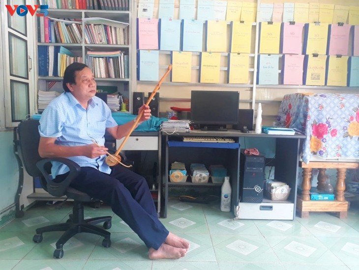 Seniman unggul Cam Vui – Seorang yang sangat gandrung dengan kebudayaan etnisnya - ảnh 1