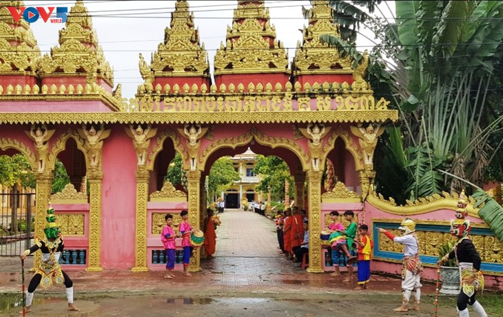 Menjelajahi  Pagoda Long Truong, Provinsi Tra Vinh - ảnh 1