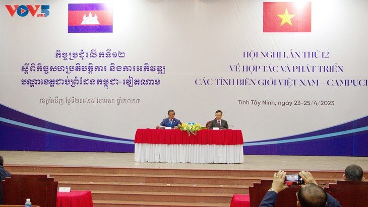 Konferensi ke-12 Kerja Sama dan Pembangunan Provinsi-Provinsi Perbatasan Vietnam-Kamboja - ảnh 1