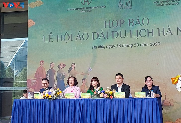 Festival Ao Dai Pariwisata Hanoi Tahun 2023 Turut Sosialisasikan Citra Pariwisata Ibu Kota - ảnh 1