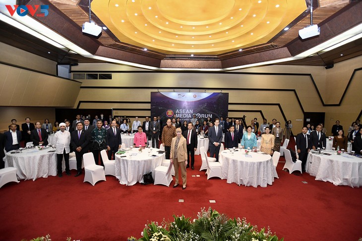 Forum Ke-7 Media ASEAN: Tantangan dan Cara ASEAN Atasinya - ảnh 1