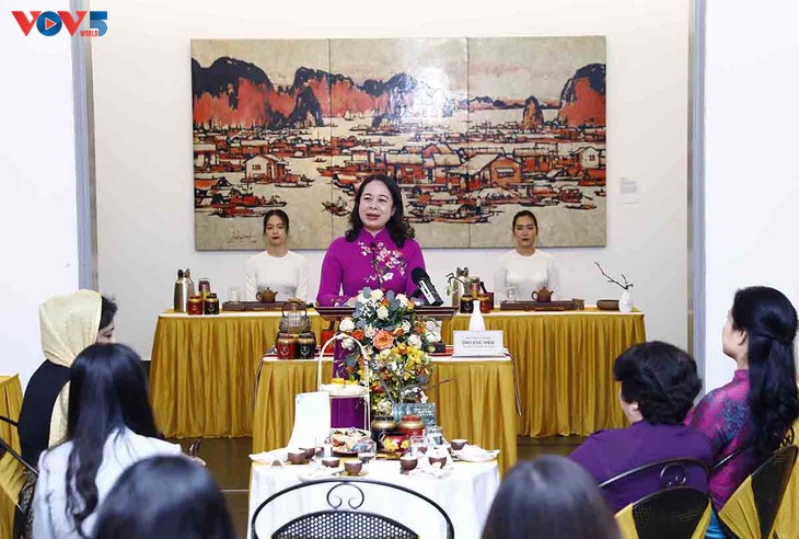 Phó Chủ tịch nước Võ Thị Ánh Xuân tiếp và mời tiệc trà các nữ Đại sứ, Trưởng đại diện các tổ chức Quốc tế tại Việt Nam - ảnh 1