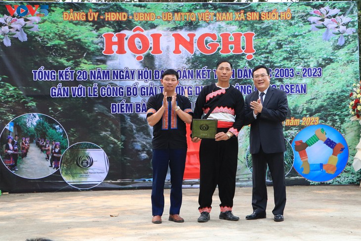 Công bố giải thưởng du lịch cộng đồng ASEAN điểm bản Sin Suối Hồ, tỉnh Lai Châu - ảnh 1