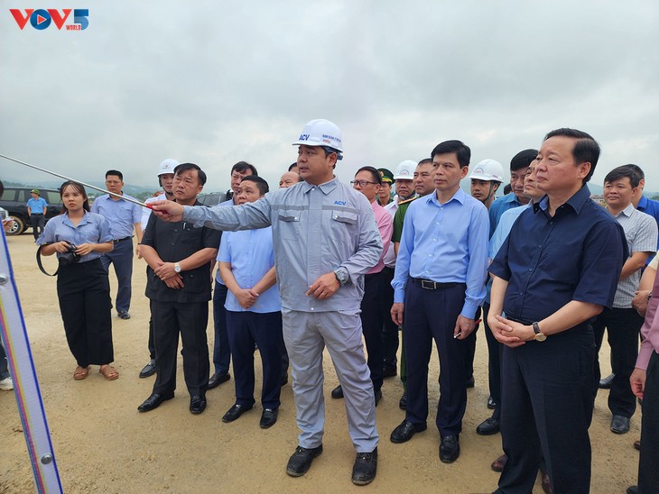 Phó Thủ tướng Trần Hồng Hà kiểm tra tiến độ dự án Sân bay Điện Biên - ảnh 1